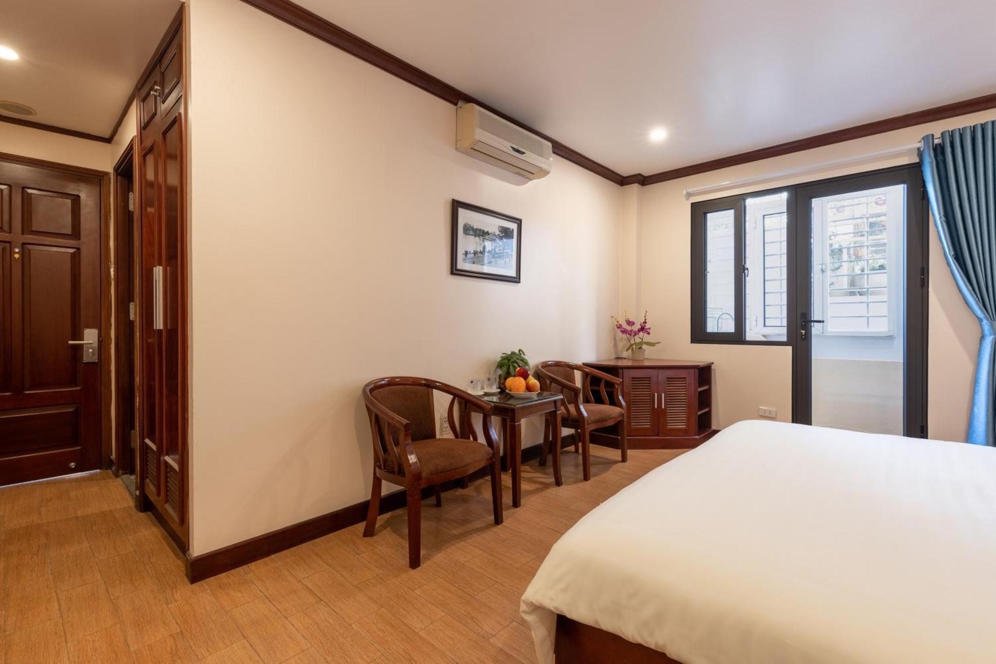 Khách sạn T - Hà Nội